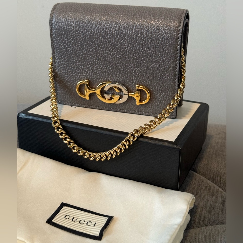 Mint Condition Gucci Grainy Calfskin Dusty Grey Zumi Chain Card Case Wallet